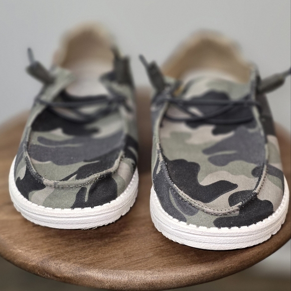 Hey Dude - Picture 3 of 7